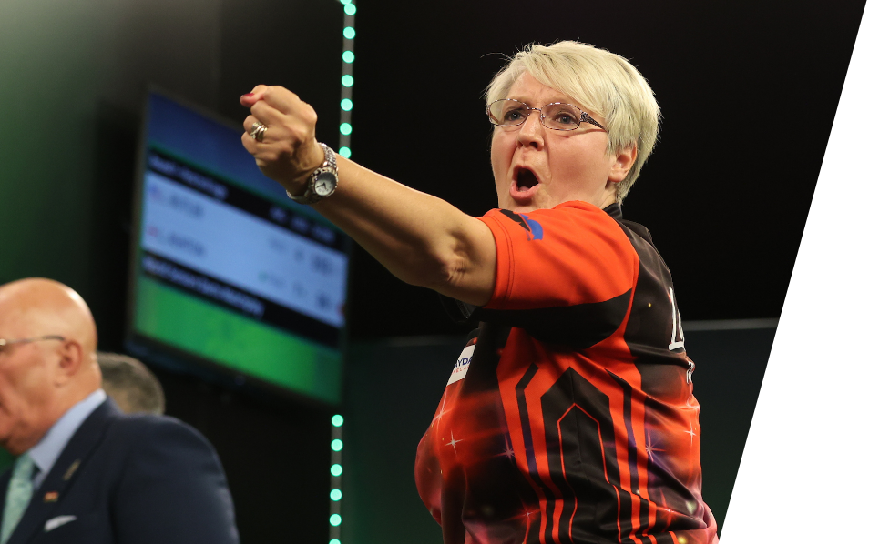 Lisa Ashton playing darts